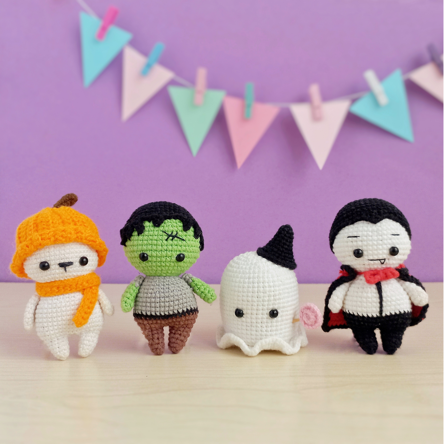 Mini Amigurumis : Halloween + Christmas + Valentine + Winnie and friends